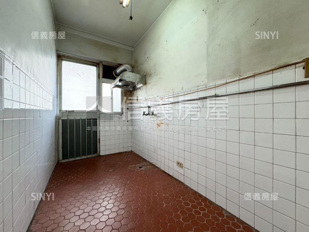 正東區電梯採光大兩房房屋室內格局與周邊環境