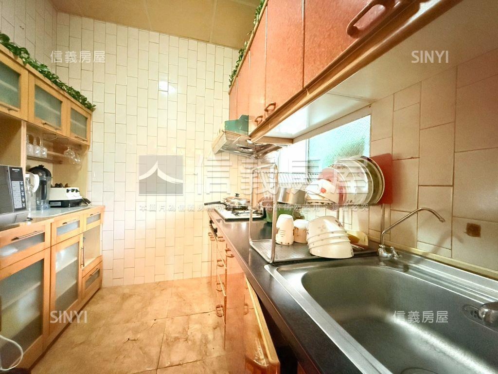 三多商圈採光三房房屋室內格局與周邊環境