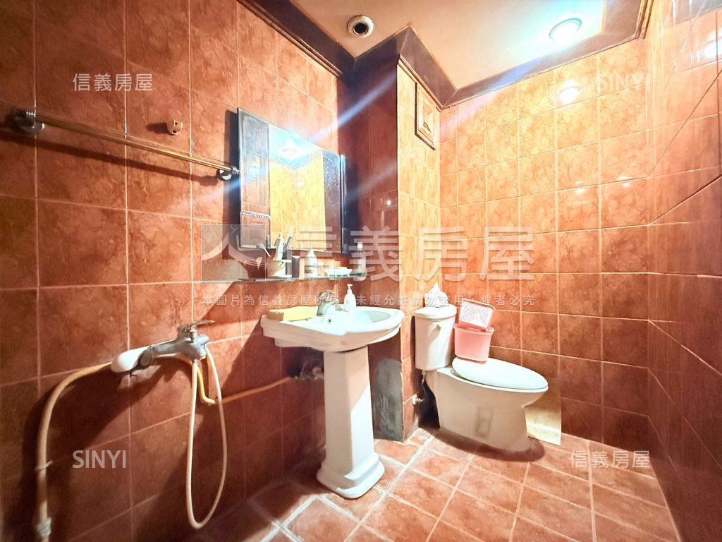 三多商圈採光三房房屋室內格局與周邊環境