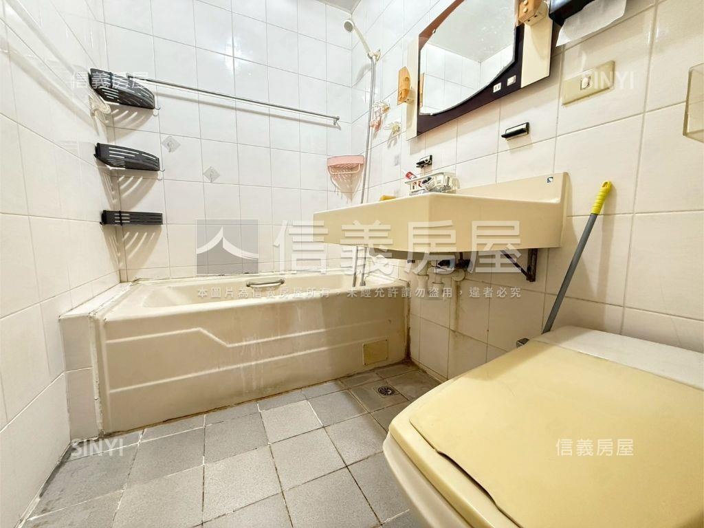 近衛武營高樓景觀便宜三房房屋室內格局與周邊環境