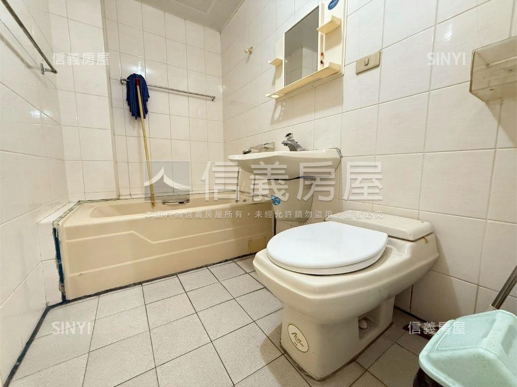 近衛武營高樓景觀便宜三房房屋室內格局與周邊環境