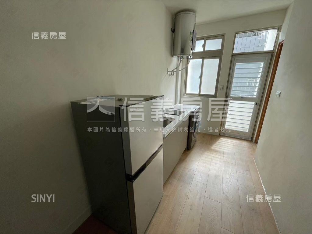 近高醫收租騎樓透天美屋房屋室內格局與周邊環境