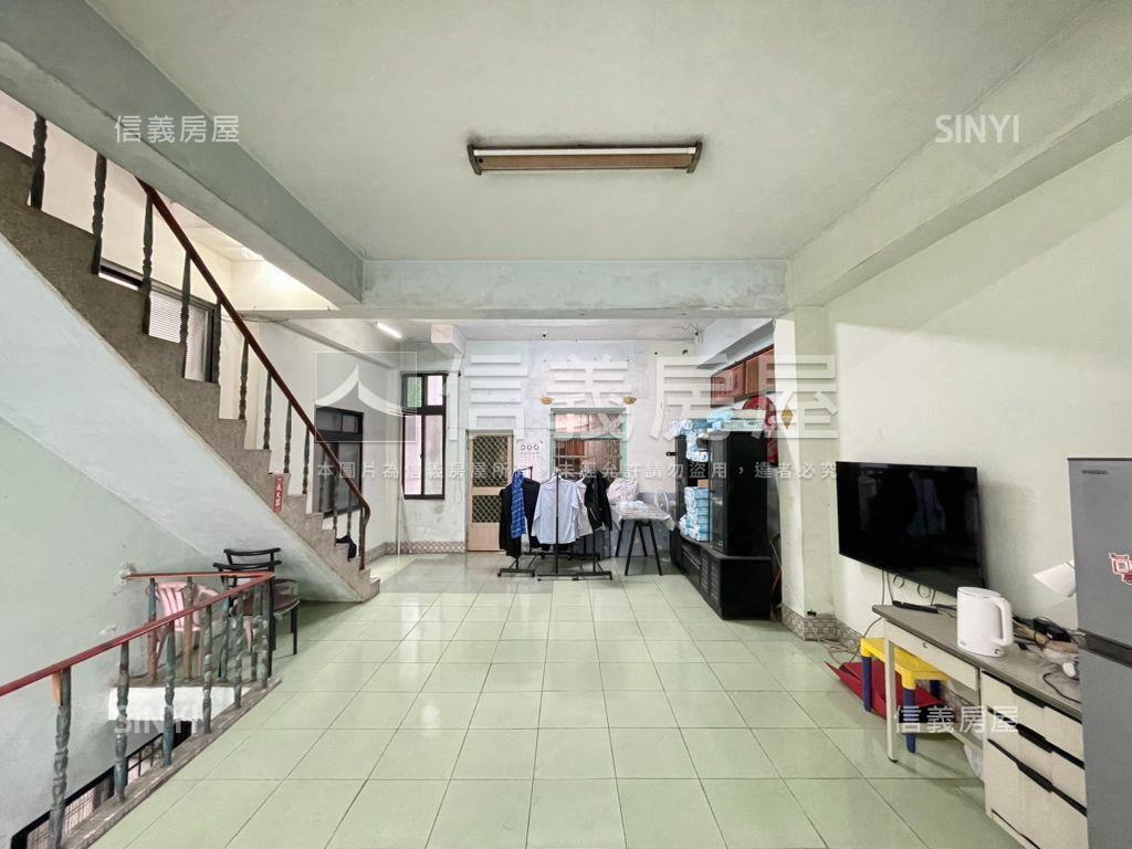 金庫旁熱鬧金透店房屋室內格局與周邊環境