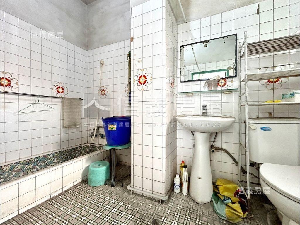 金庫旁熱鬧金透店房屋室內格局與周邊環境