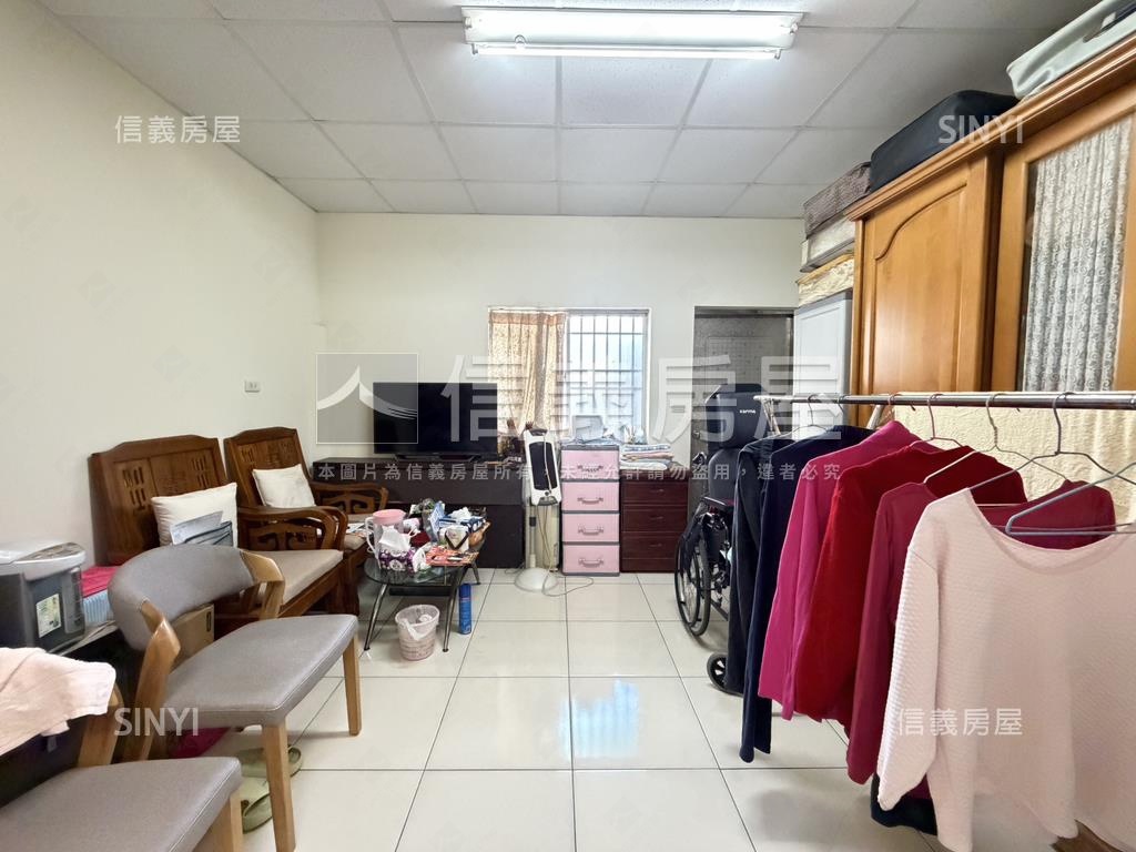 震後孝親房大地坪邊間墅房屋室內格局與周邊環境