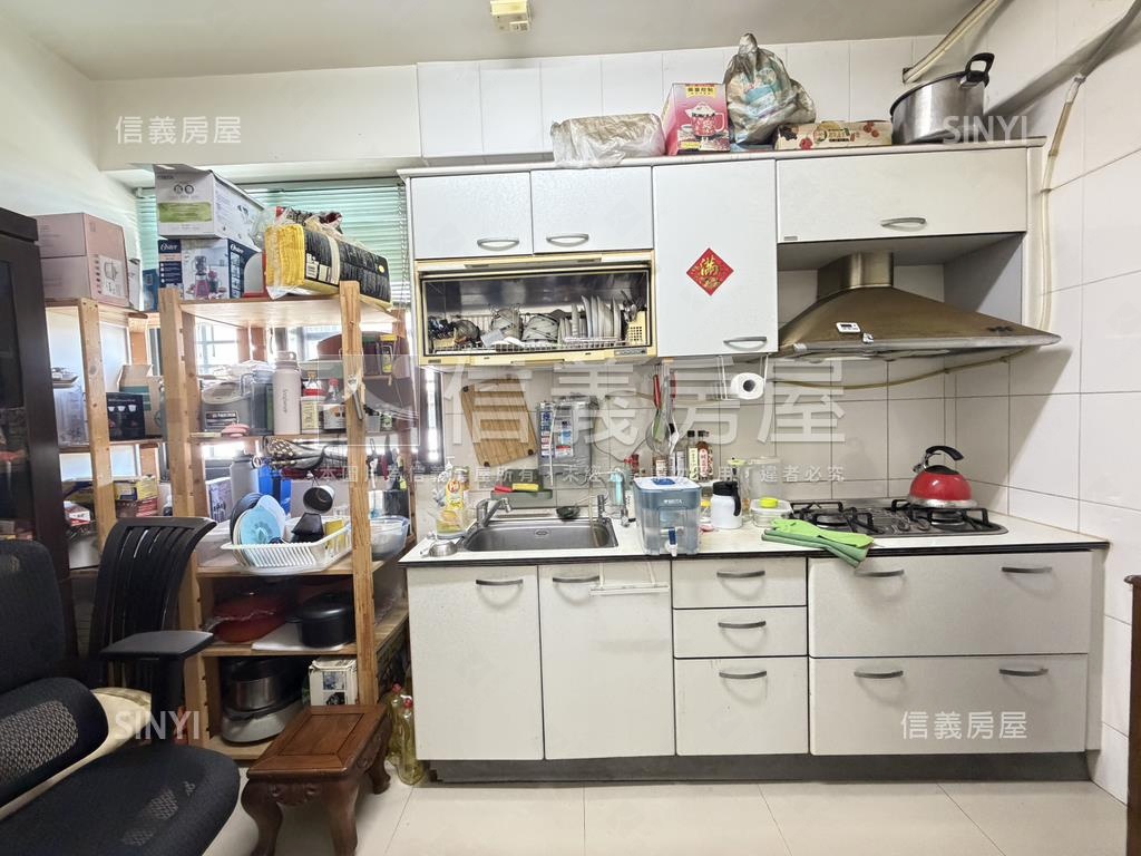 震後孝親房大地坪邊間墅房屋室內格局與周邊環境