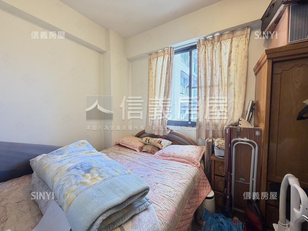 震後孝親房大地坪邊間墅房屋室內格局與周邊環境