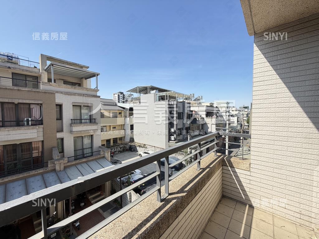 震後孝親房大地坪邊間墅房屋室內格局與周邊環境