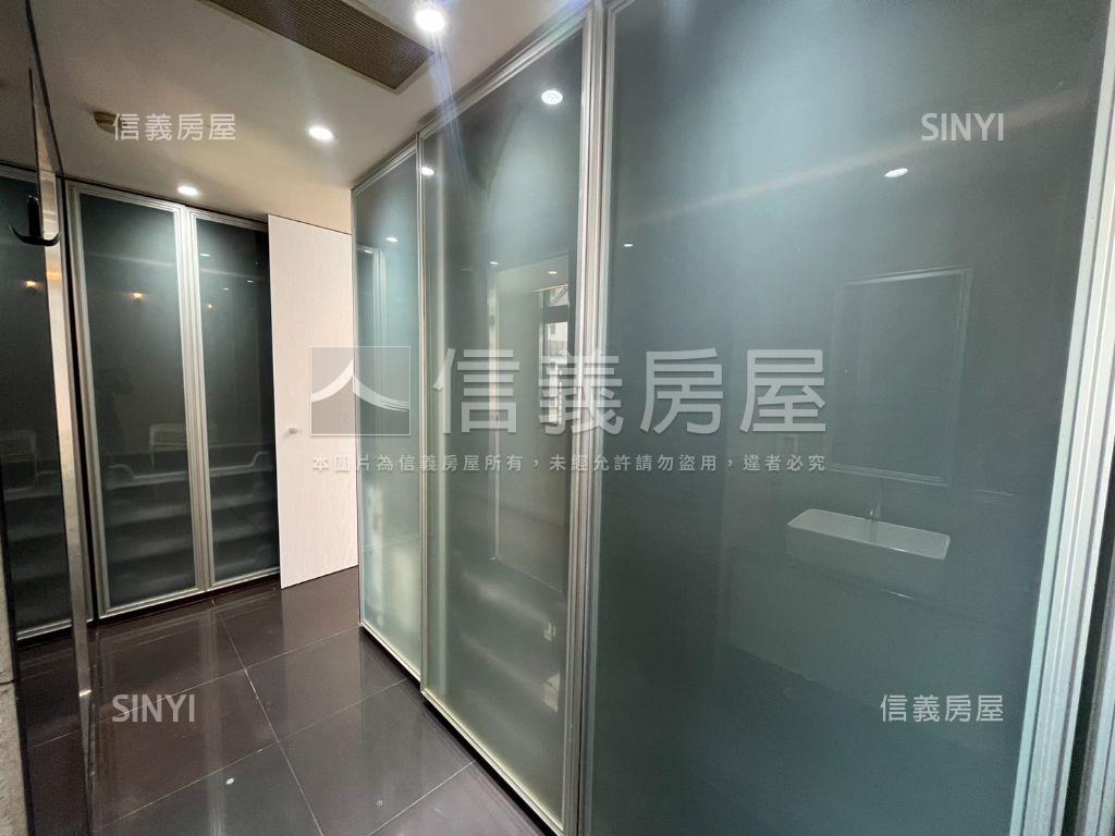 哥德宮廷舒適大空間房屋室內格局與周邊環境