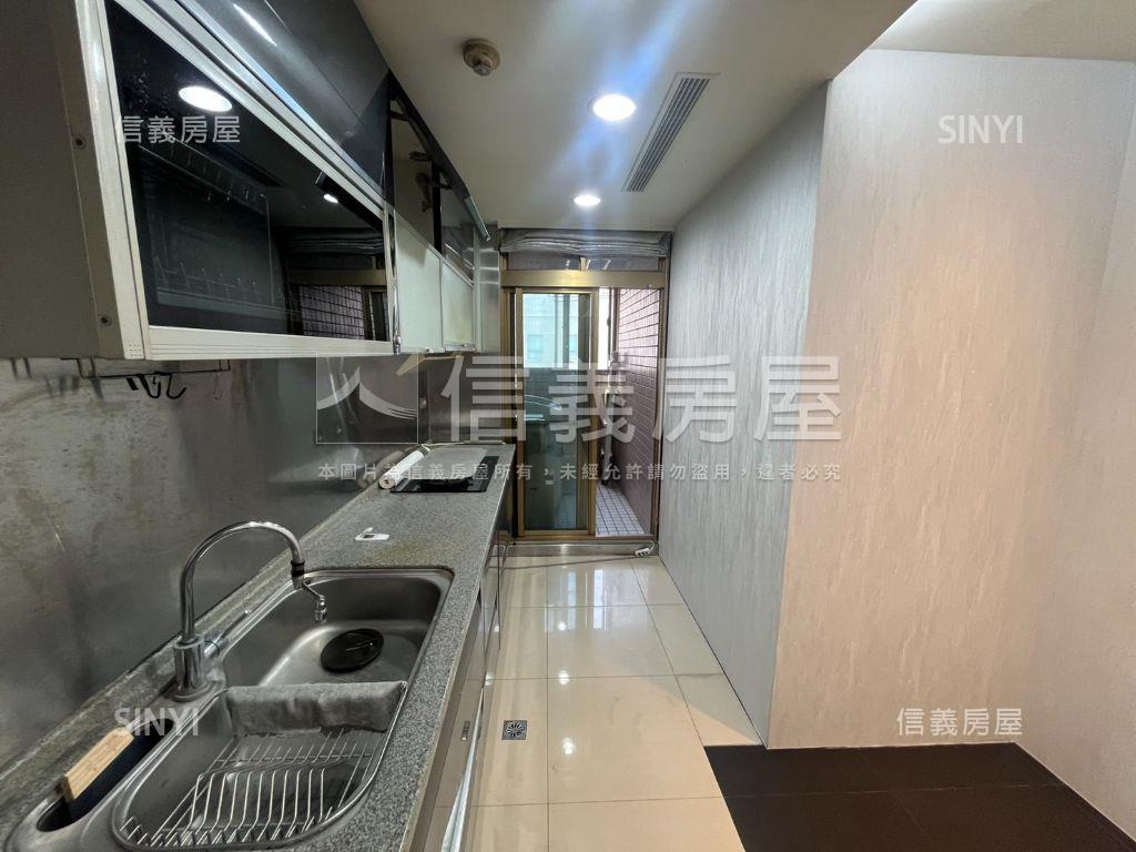 哥德宮廷舒適大空間房屋室內格局與周邊環境