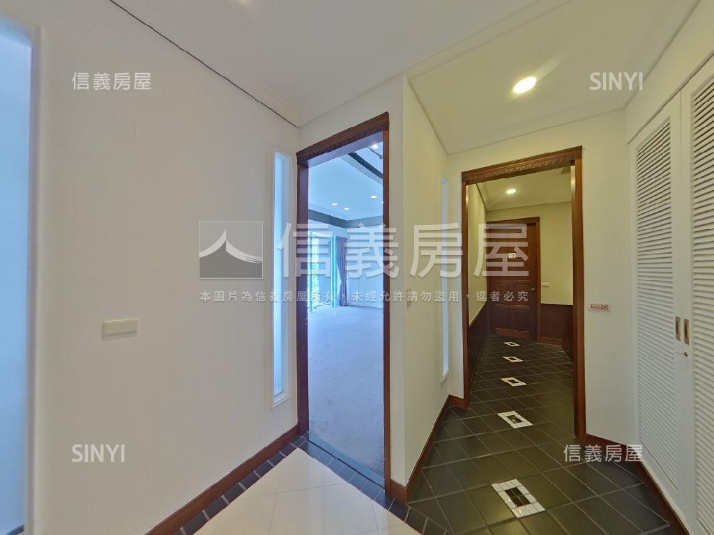正市政路大面寬黃金店面房屋室內格局與周邊環境