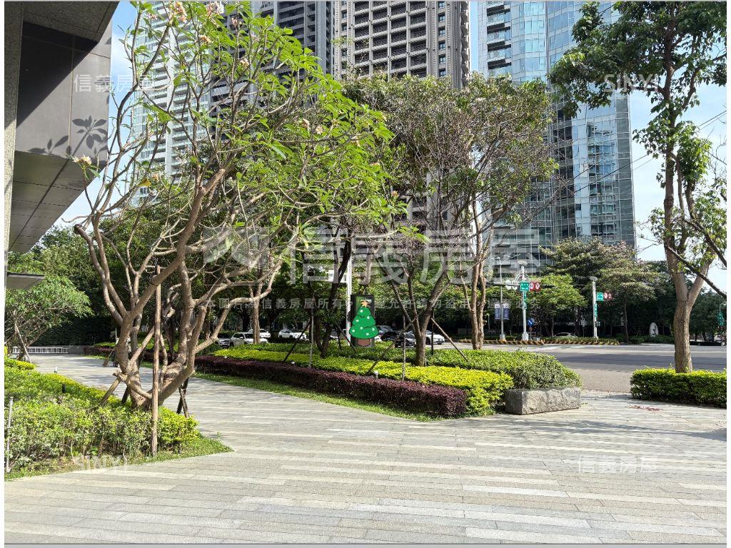 正市政路大面寬黃金店面房屋室內格局與周邊環境