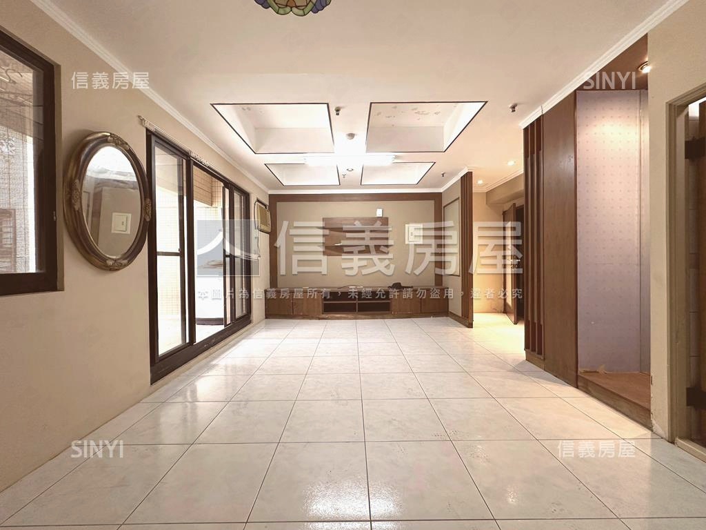 河堤希爾頓樓中樓美３房房屋室內格局與周邊環境