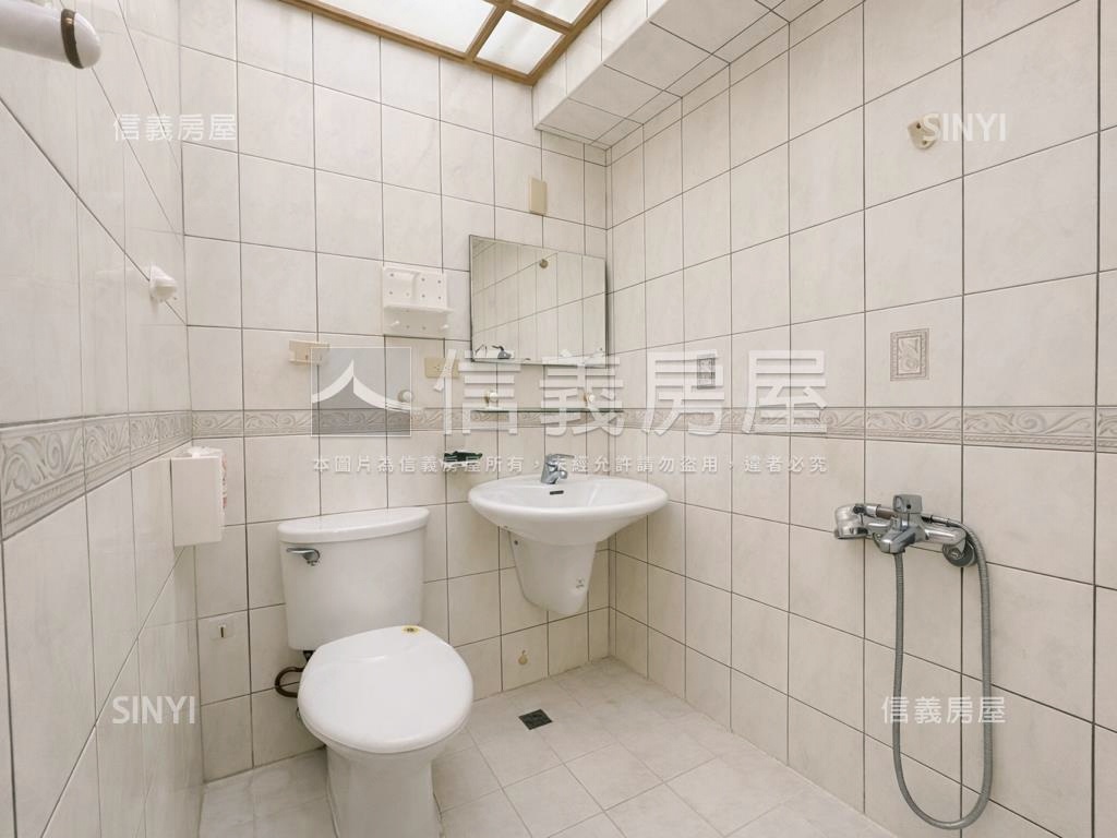 河堤希爾頓樓中樓美３房房屋室內格局與周邊環境