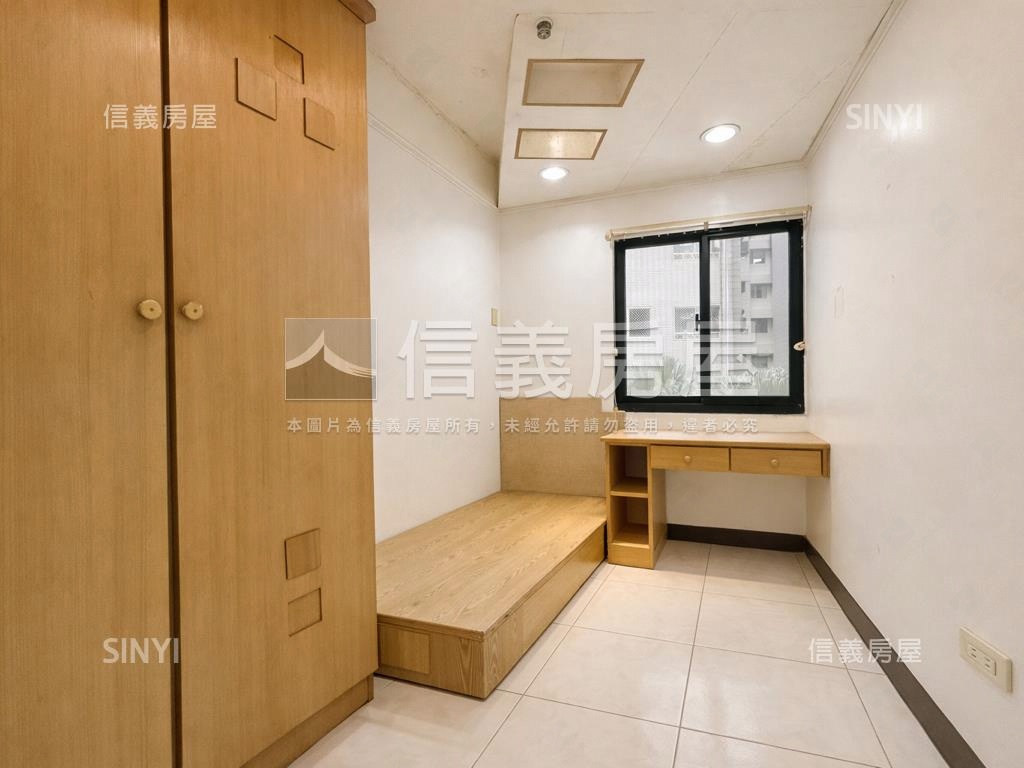 河堤希爾頓樓中樓美３房房屋室內格局與周邊環境