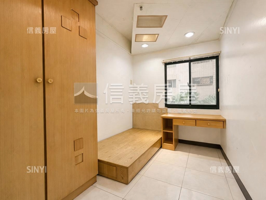 河堤希爾頓樓中樓美３房房屋室內格局與周邊環境