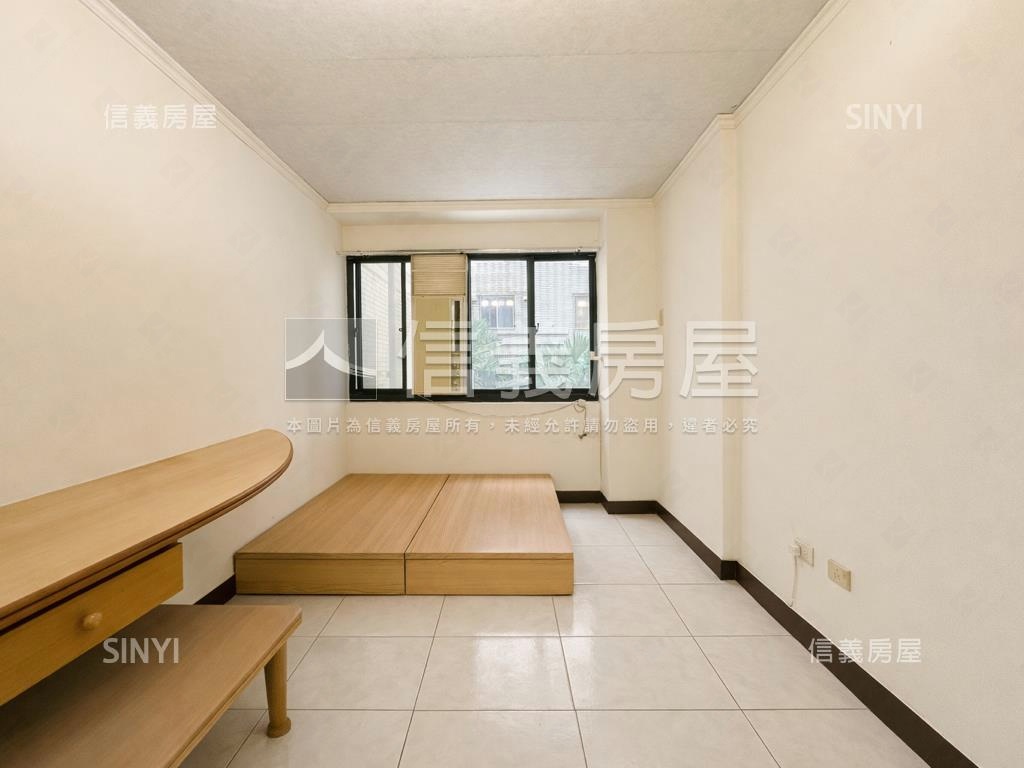 河堤希爾頓樓中樓美３房房屋室內格局與周邊環境