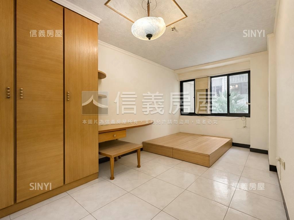 河堤希爾頓樓中樓美３房房屋室內格局與周邊環境