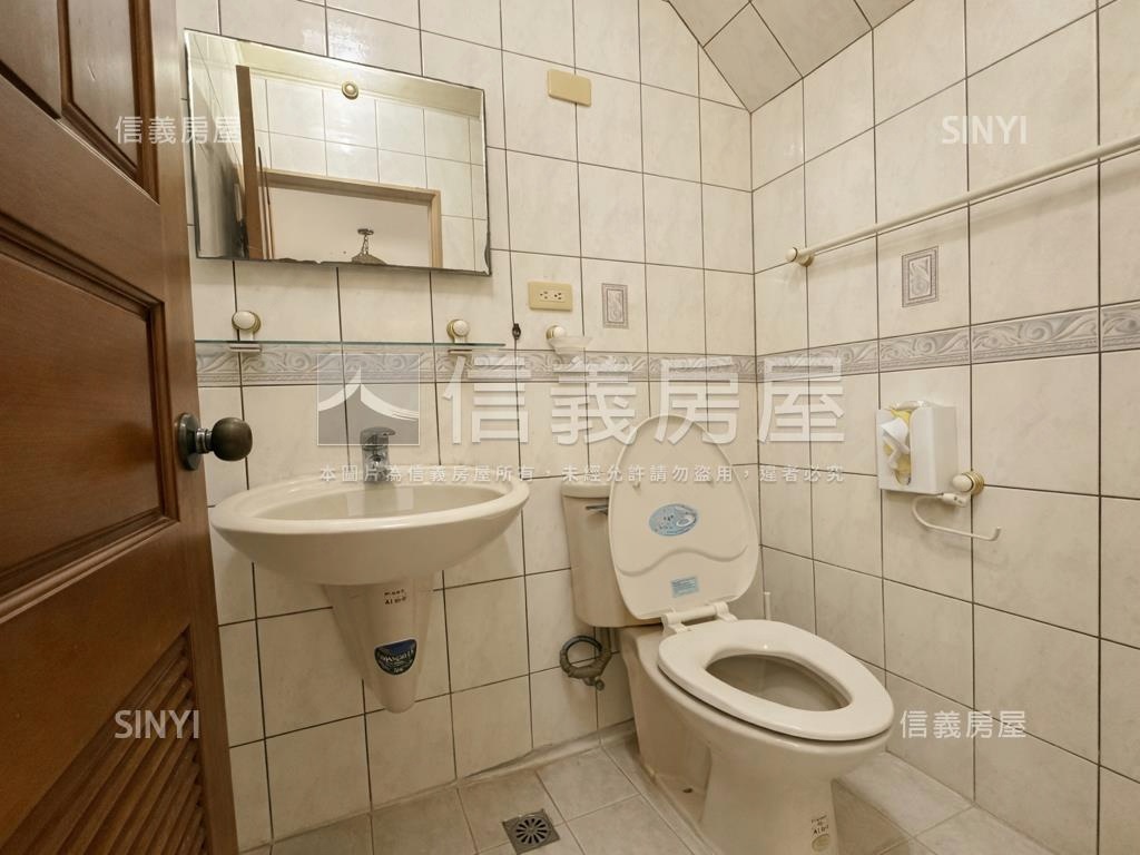 河堤希爾頓樓中樓美３房房屋室內格局與周邊環境