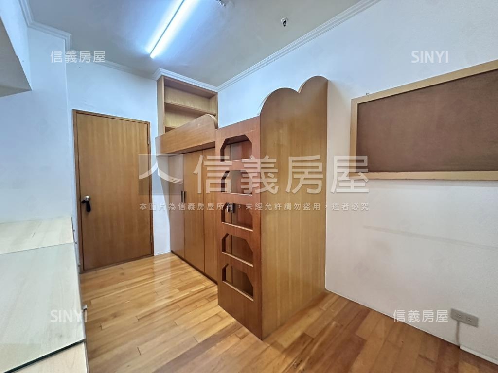 面愛河高樓山河景採光四房房屋室內格局與周邊環境