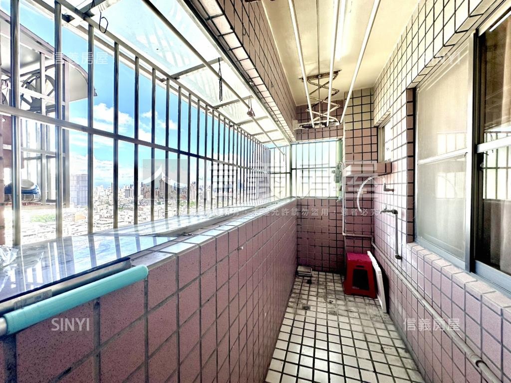 面愛河高樓山河景採光四房房屋室內格局與周邊環境