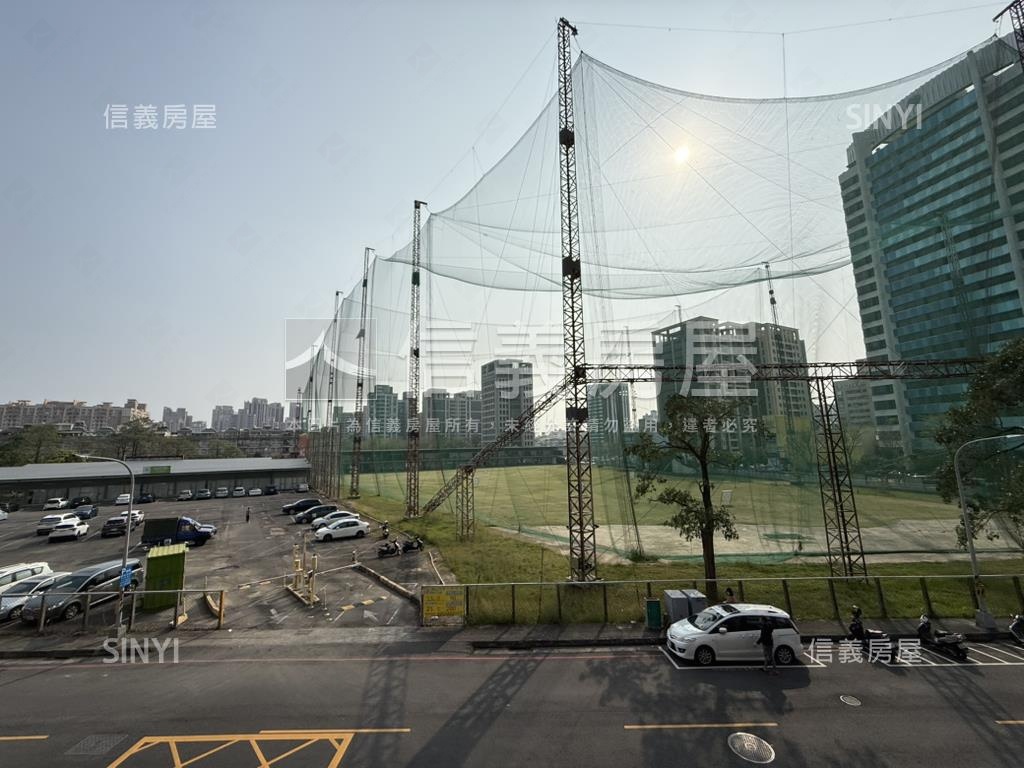 正文山特區藏丰四房雙平車房屋室內格局與周邊環境