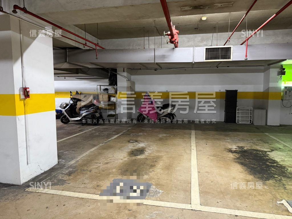 鳳凰城精美三房車位房屋室內格局與周邊環境