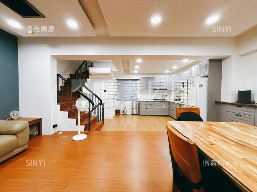 雙鐵共構震後別墅房屋室內格局與周邊環境