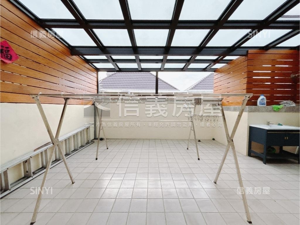 雙鐵共構震後別墅房屋室內格局與周邊環境