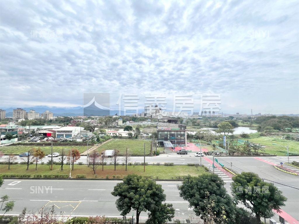 八擴青年時代２房車位房屋室內格局與周邊環境