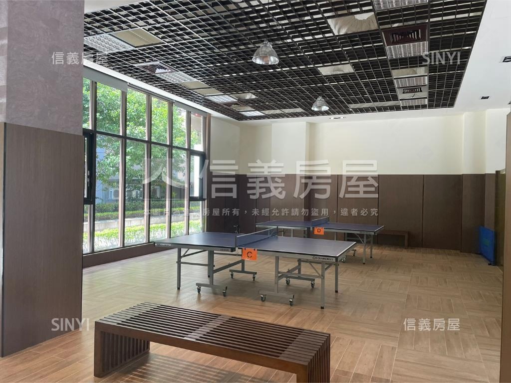 八擴青年時代２房車位房屋室內格局與周邊環境