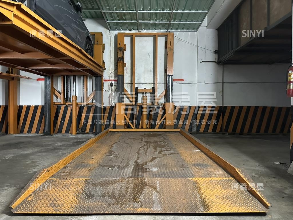 實業大樓有土持２車位房屋室內格局與周邊環境