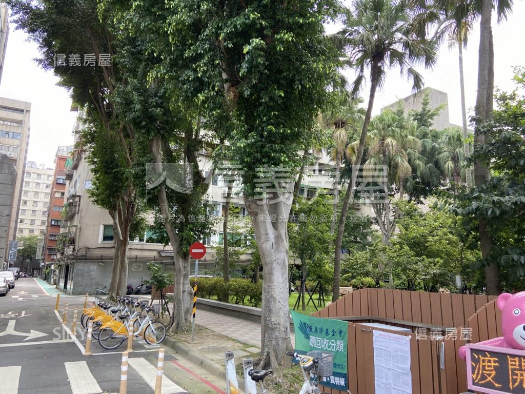 松江路捷運華廈３房２衛房屋室內格局與周邊環境