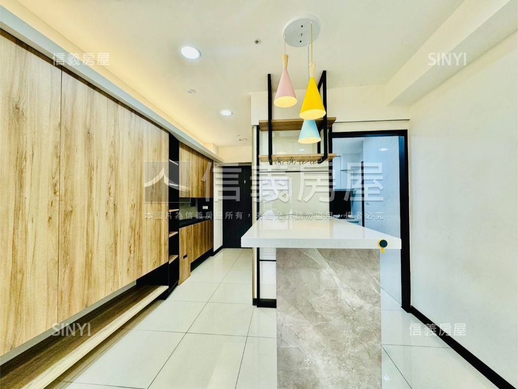 大里輕屋齡裝潢三房雙平車房屋室內格局與周邊環境