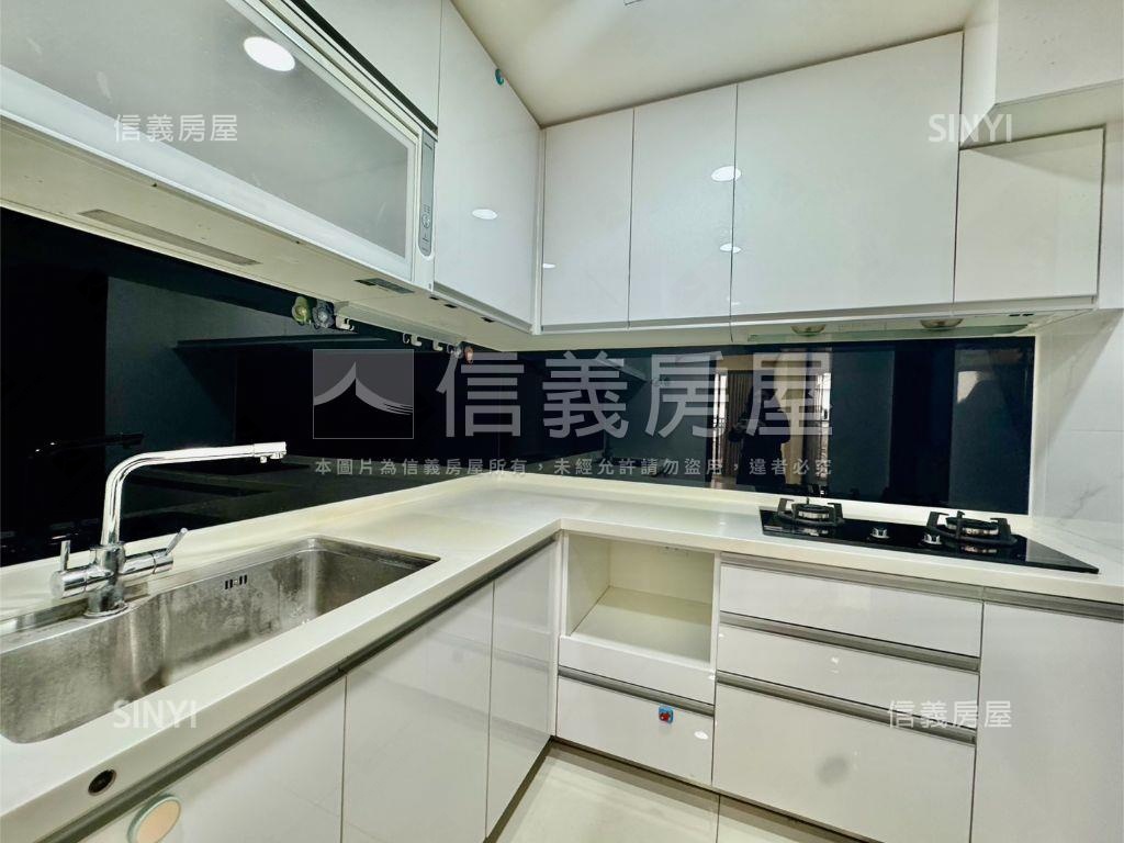 大里輕屋齡裝潢三房雙平車房屋室內格局與周邊環境