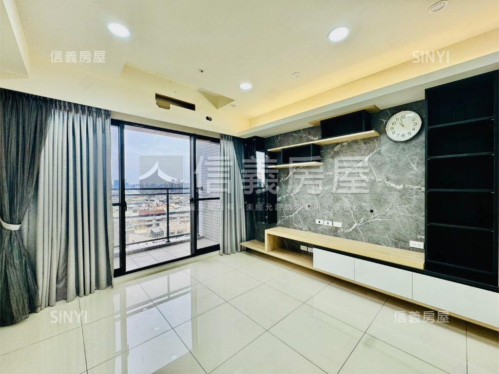 大里輕屋齡裝潢三房雙平車房屋室內格局與周邊環境