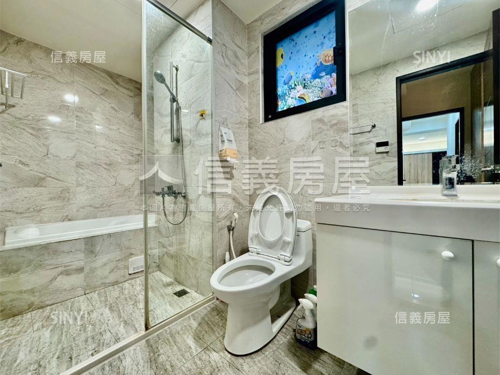 大里輕屋齡裝潢三房雙平車房屋室內格局與周邊環境