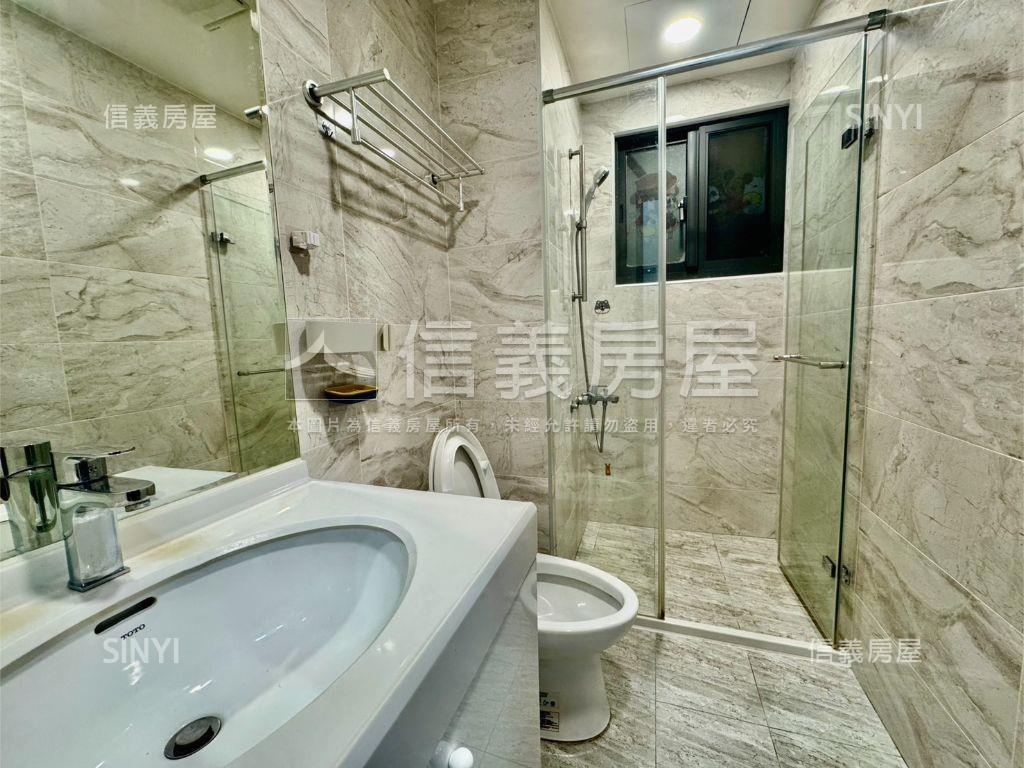 大里輕屋齡裝潢三房雙平車房屋室內格局與周邊環境