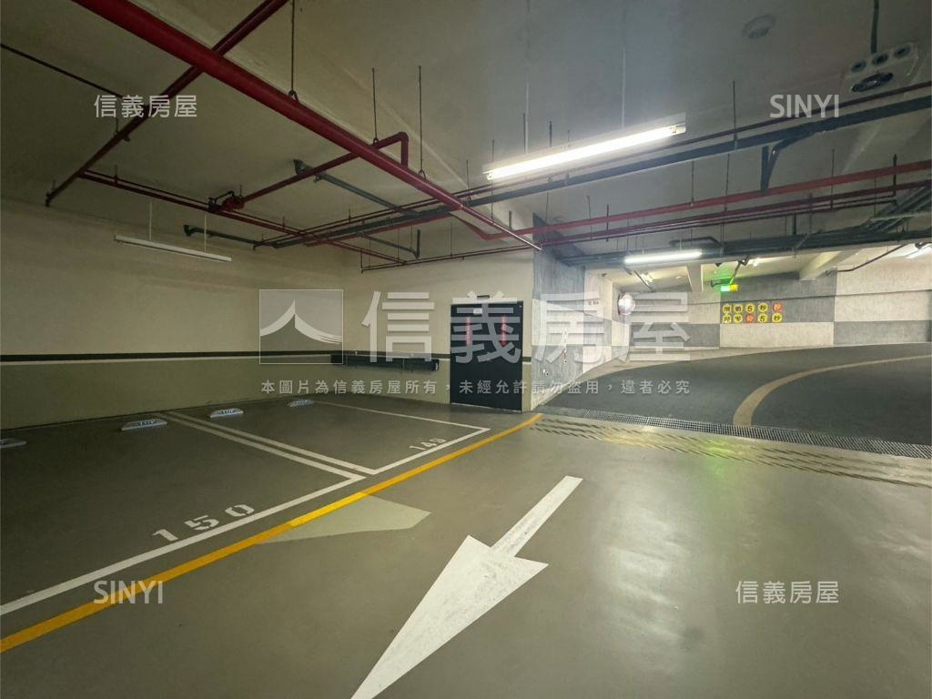 大里輕屋齡裝潢三房雙平車房屋室內格局與周邊環境