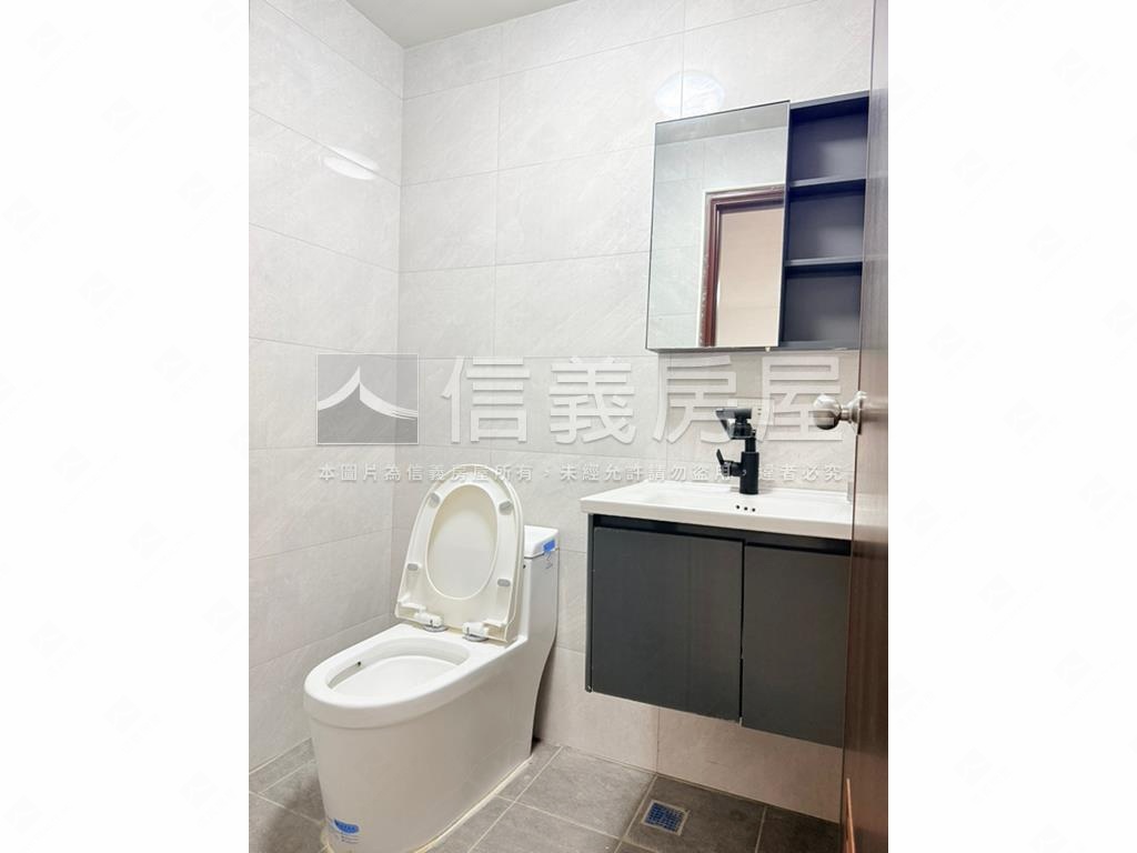 龜山明德路邊間透天房屋室內格局與周邊環境