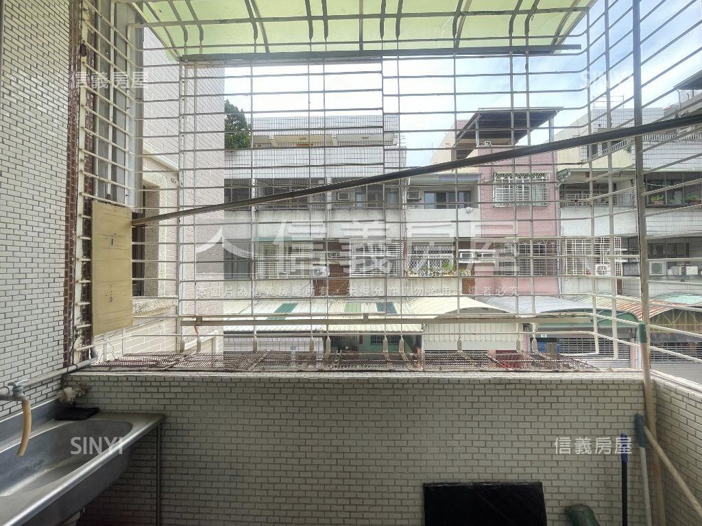 二聖三面採光邊間車庫透天房屋室內格局與周邊環境