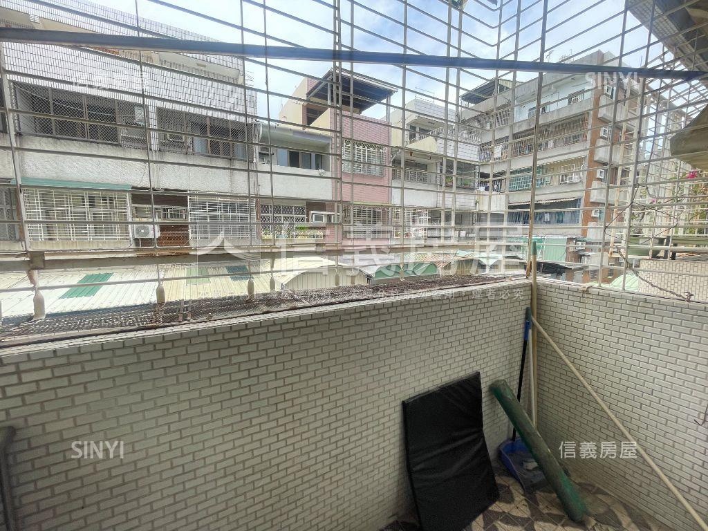 二聖三面採光邊間車庫透天房屋室內格局與周邊環境
