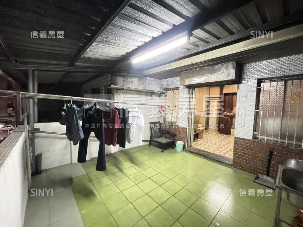 二聖三面採光邊間車庫透天房屋室內格局與周邊環境