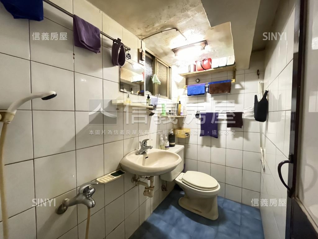 二聖三面採光邊間車庫透天房屋室內格局與周邊環境