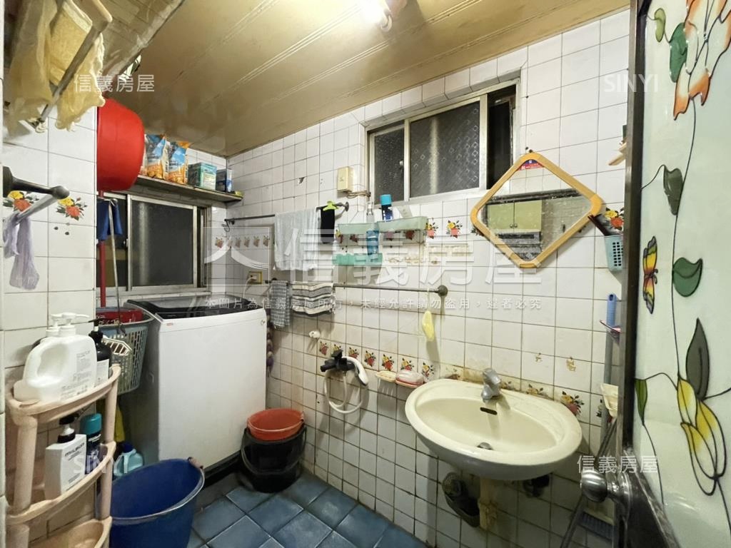 二聖三面採光邊間車庫透天房屋室內格局與周邊環境