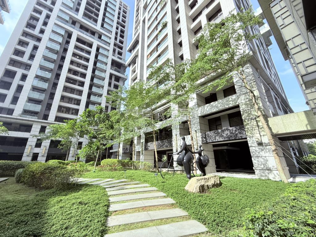 蒙德里安近Ｄ棟梯間車位房屋室內格局與周邊環境