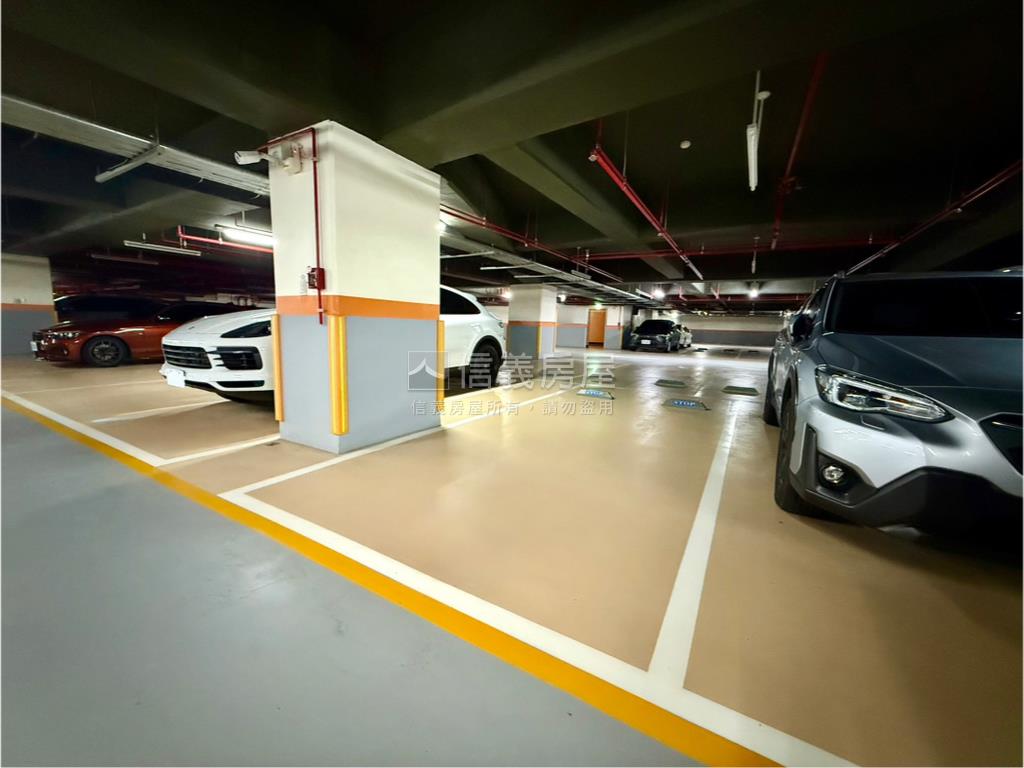 蒙德里安近Ｄ棟梯間車位房屋室內格局與周邊環境