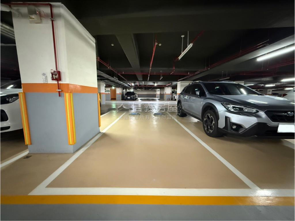 蒙德里安近Ｄ棟梯間車位房屋室內格局與周邊環境