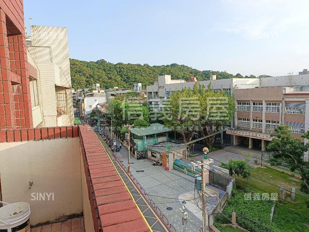 奇岩捷運美景大空間房屋室內格局與周邊環境