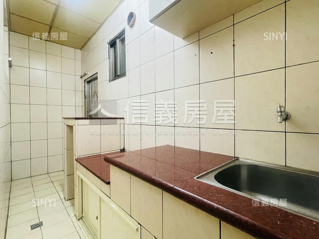 近介壽路稀有低總價透天房屋室內格局與周邊環境